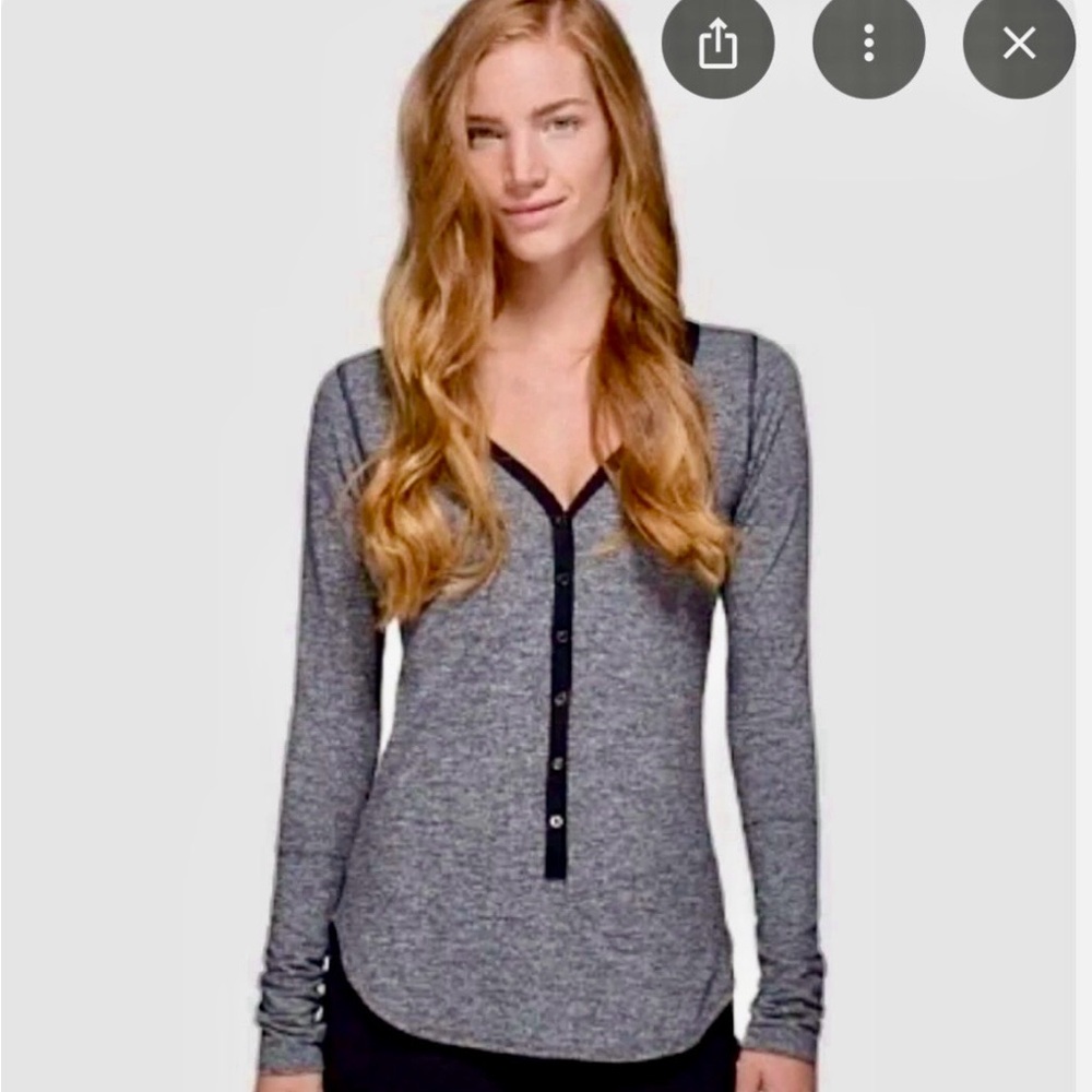 Lululemon Athletica Gray Long Sleeve knit top